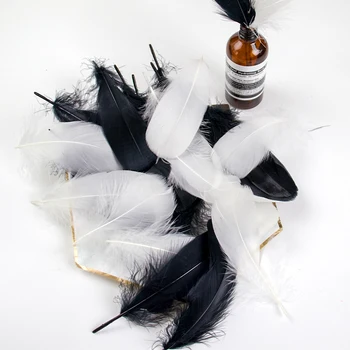 50 ADET Renkli Kaz Tüyü 10-15cm DIY Zanaat Takı Dream Catcher Beyaz Siyah Plumas Dekor Düğün Masa Merkezi Aksesuarı