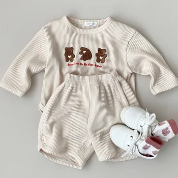 2023 Bahar Yeni Bebek Ayı Baskı Elbise Erkek Kız Uzun Kollu Waffle T Gömlek + Şort 2 adet günlük giysi Pamuk Çocuk Takım Elbise