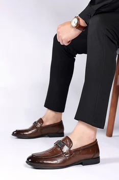 2023 Klasik erkek ayakkabısı Rahat Lüks Marka Hakiki Deri İtalyan erkek mokasen ayakkabıları Moccasins üzerinde Kayma Erkek sürüş ayakkabısı Siyah Kahverengi