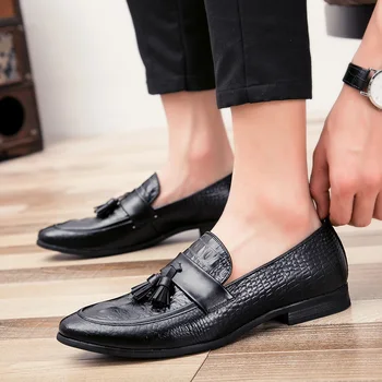 Erkekler rahat deri ayakkabı sürüş ayakkabısı erkek mokasen ayakkabıları Moccasins Elbise Ayakkabı Erkekler İçin Yeni İtalyan Püskül Ayakkabı