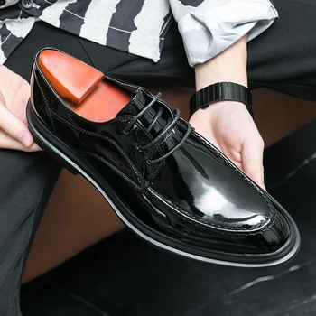 Iş İngiliz Tarzı Oxford ayakkabı Erkekler Nefes deri ayakkabı Kauçuk Resmi Elbise Ayakkabı Erkekler Ofis Parti Düğün Kalma Ayakkabı